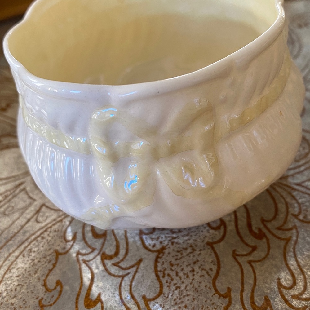 BELLEEK Ribbon Sugar - Picture 3 of 8